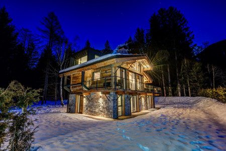 Chalet Black Pearl external in the snow at night