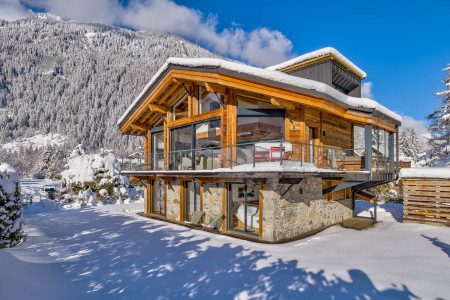 Chalet Red Fox chalet exterior in the snow