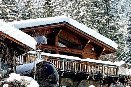 1. Eco Lodge exterior front winter Copy 2.1
