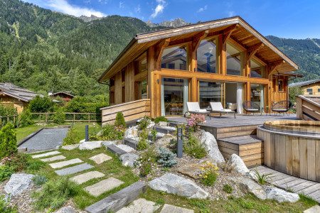 Chalet les Trois Soeurs external garden in summer 1
